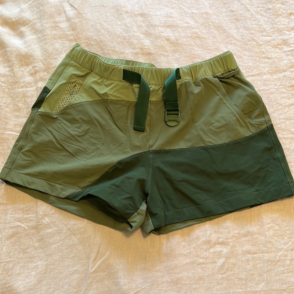 Outdoor Voices size Medium rectrek shorts